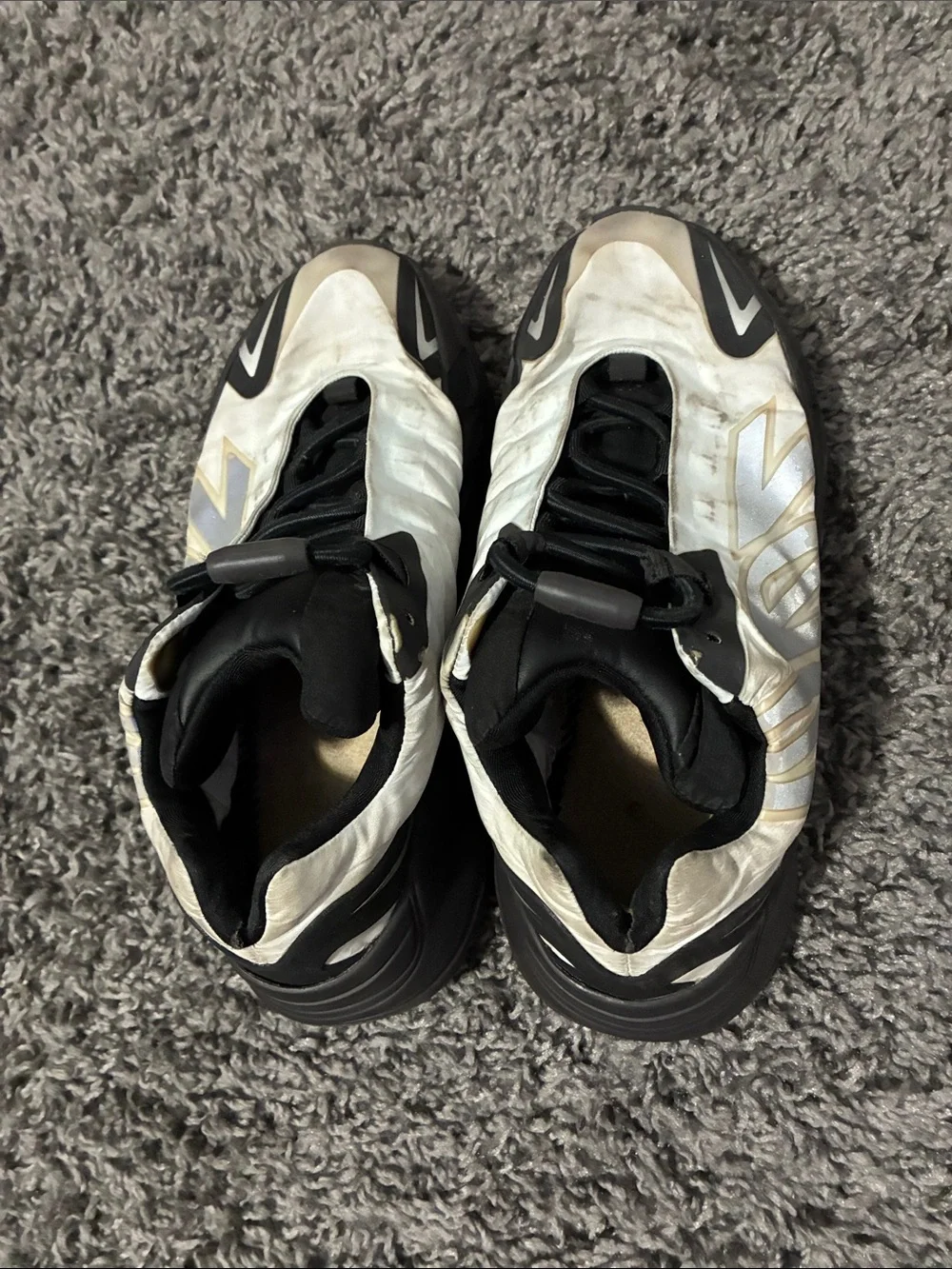 Adidas Yeezy 700
